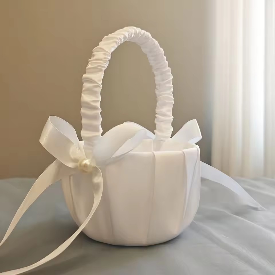 ウェディング ホワイト サテン リボン フラワーバスケット  - Wedding Hampers のレビューと価格